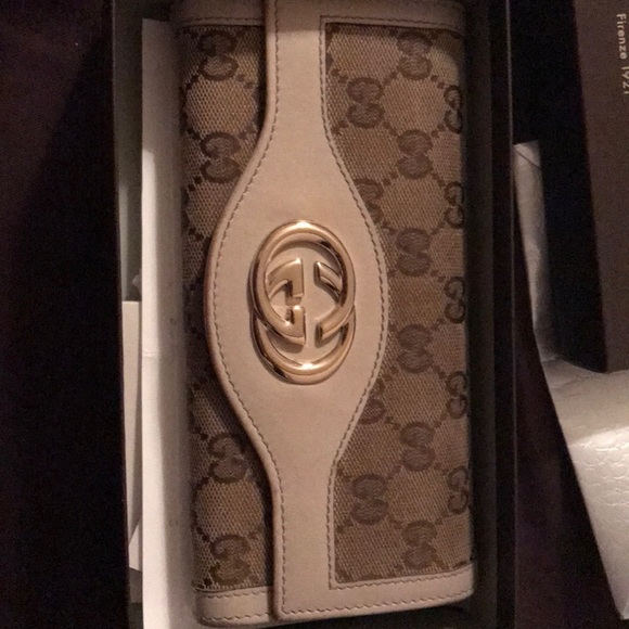 Gucci Handbags - Gucci Wallet